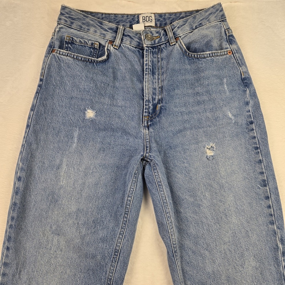 BDG Urban Outfitters Women's Mom High Rise Jeans Size 28 Light Wash Straight Leg - Picture 2 of 13